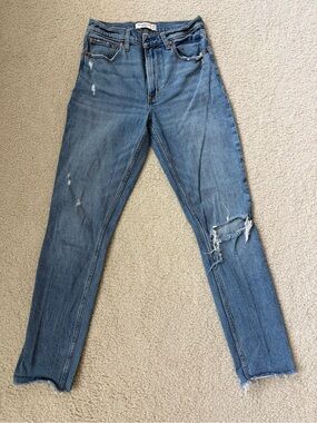 Abercrombie & Fitch High Rise Skinny Jeans - Faded Blue w/Distressed knee